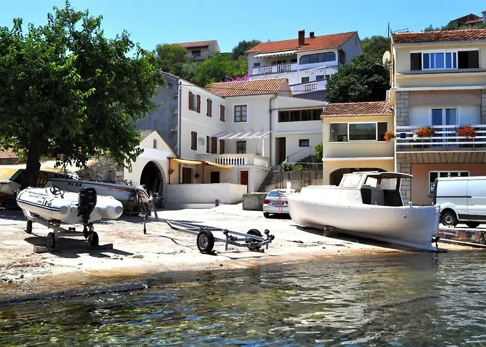 Bay Sascica Sali