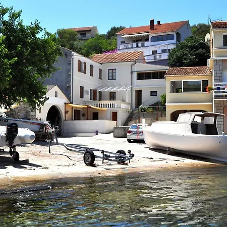 Bay Sascica Sali